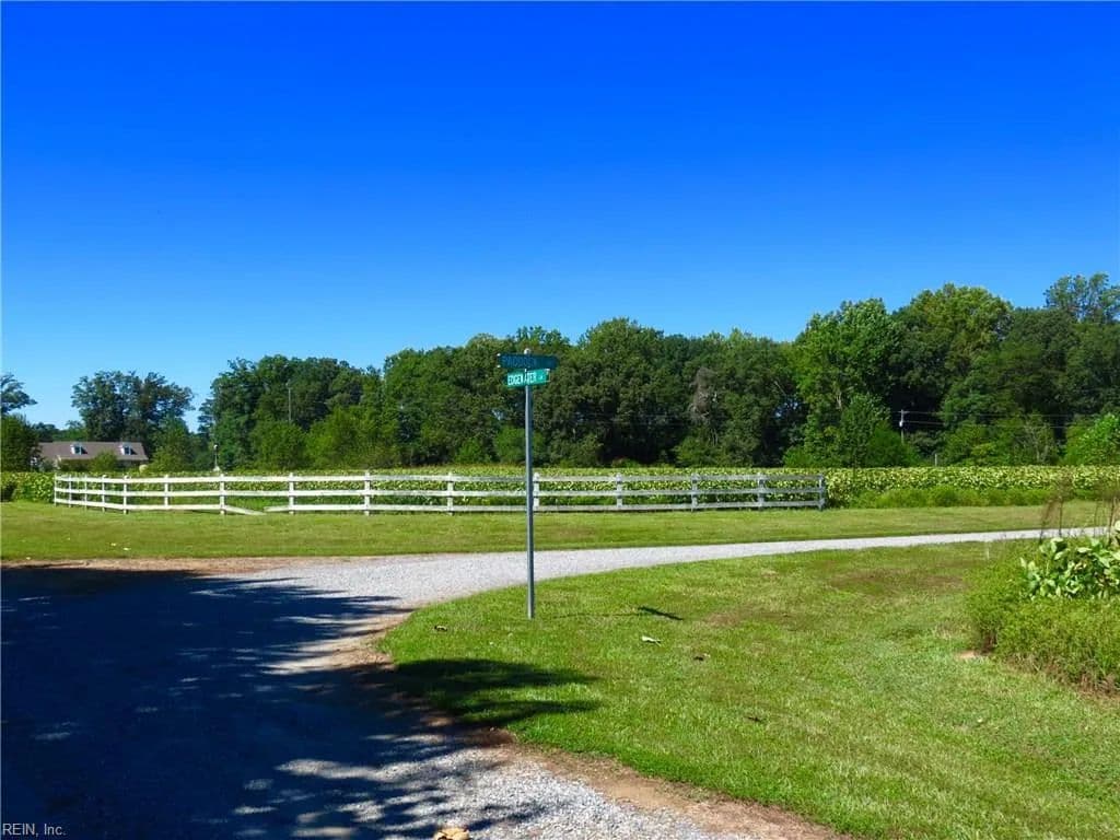Land -Single Family Acreage in Lancaster - Lancaster, Virginia, 22503