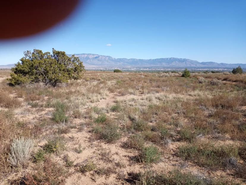 Land -Single Family Acreage in Albuquerque