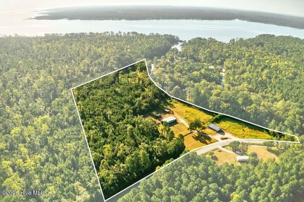 25 Acres of Land for Sale in Bayboro, NC - Bayboro, North Carolina, 28515