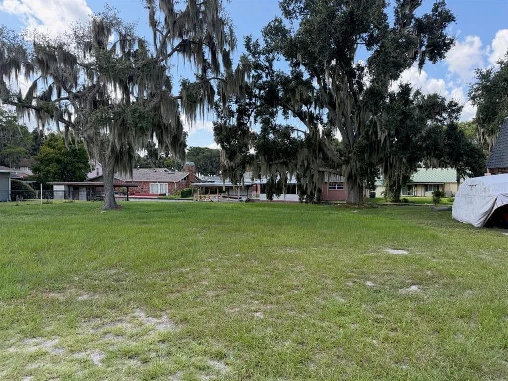 Vacant Land in Tavares - Tavares, Florida, 32778