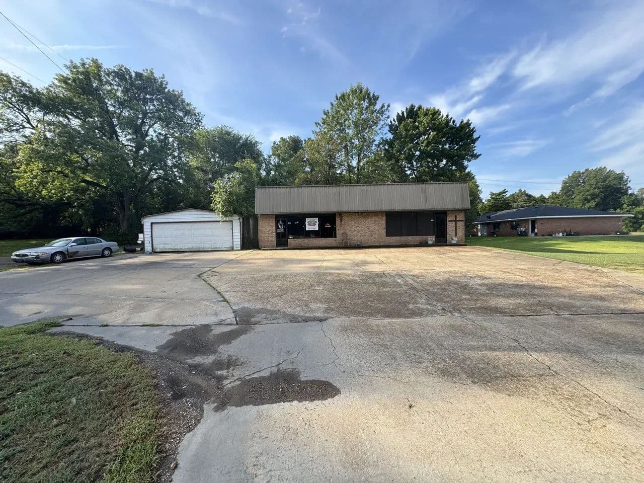 Clay County, MS HWY 50 Salon/ Church - West Point, Mississippi, 39773