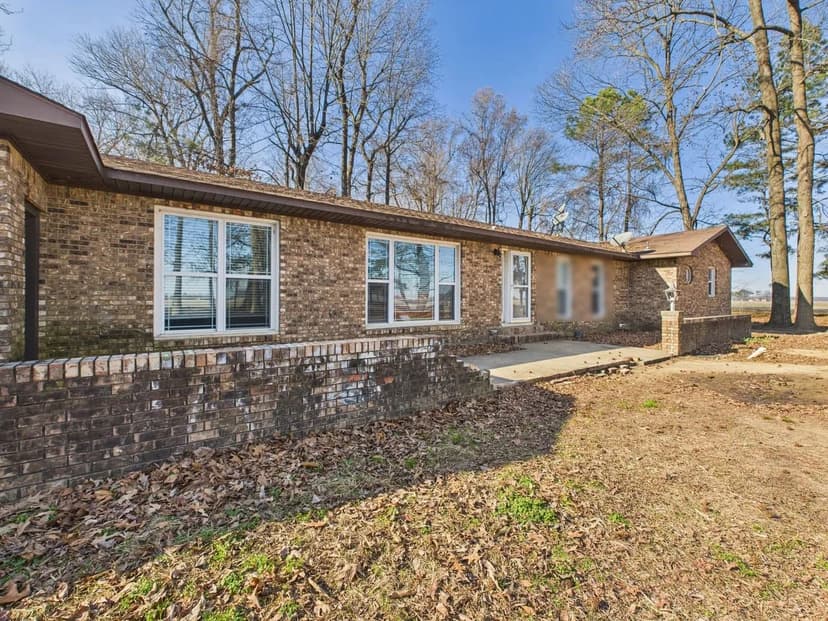 Spacious 4-Bed 3-Bath Home on 1+/-AC For Sale in Corning, AR
