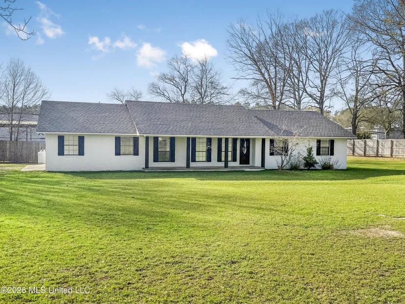 Updated Country Home for Sale on 1 Acre in Lincoln County  