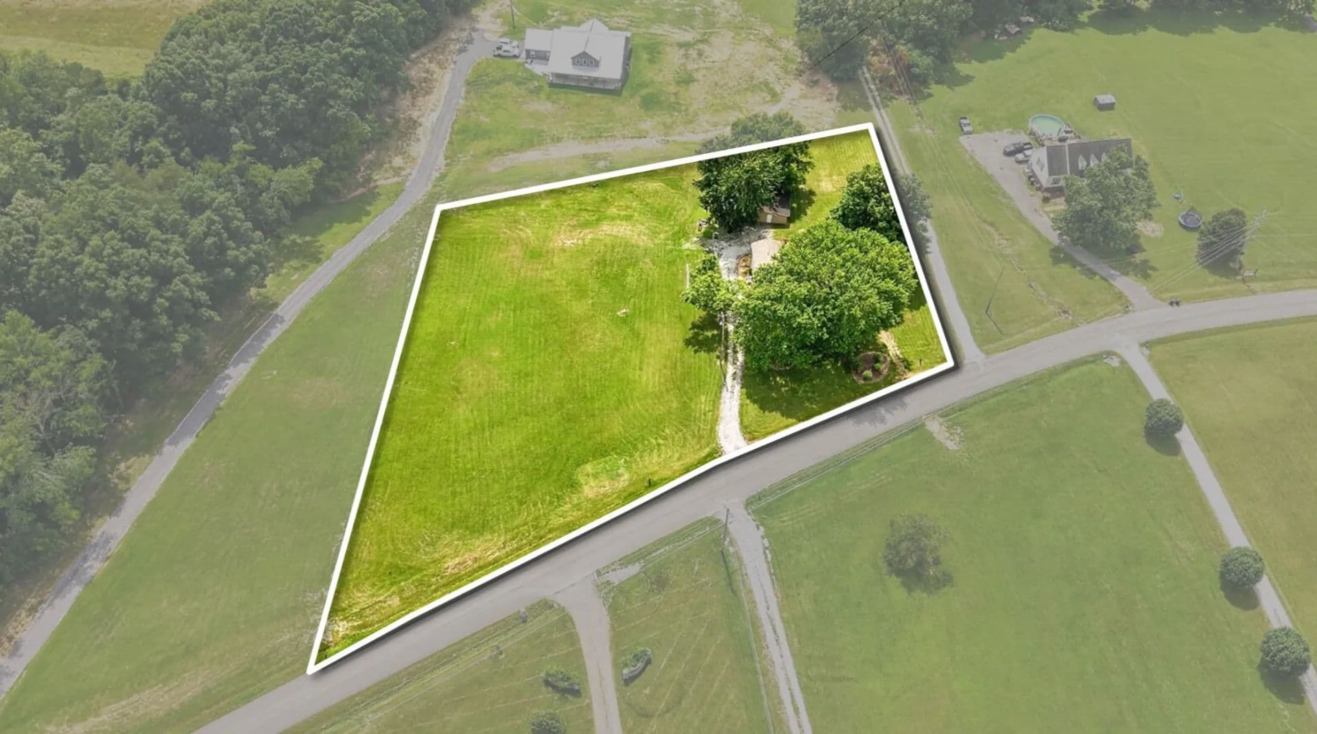 Auction Notice !!! 3 Bedrooms / 1.84 Acres / New Survey - Tennessee, 37073