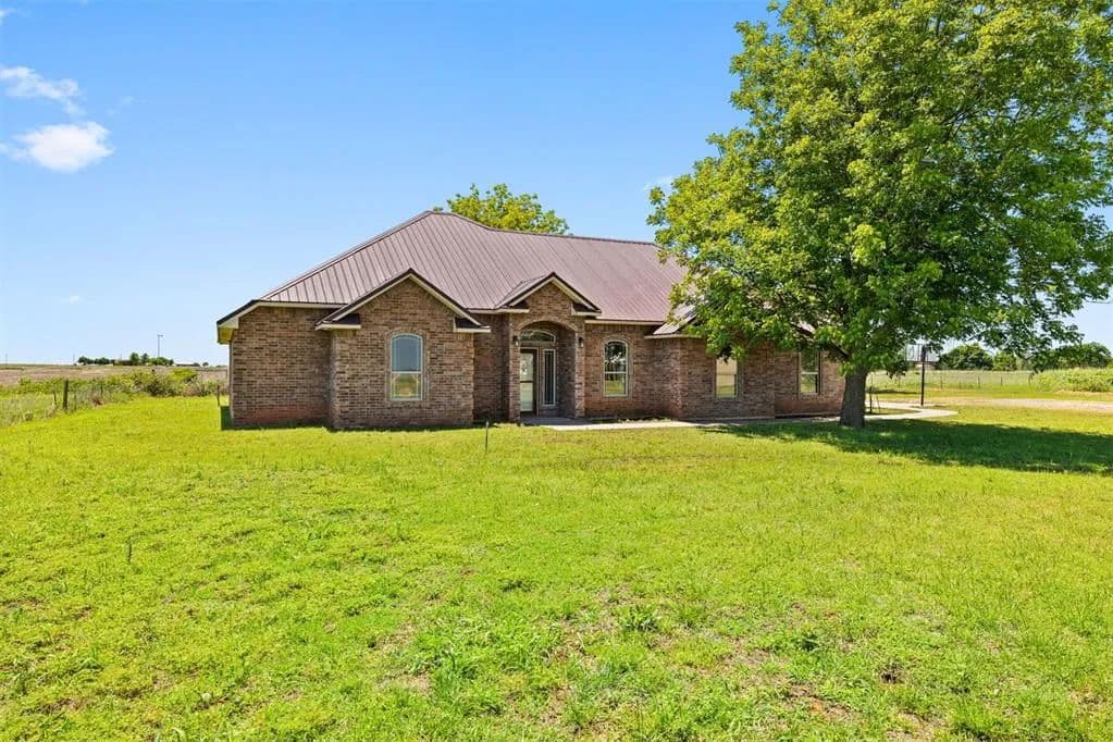 5 Bedroom House on Nearly 12 Acres in Chickasha - Chickasha, Oklahoma, 73018