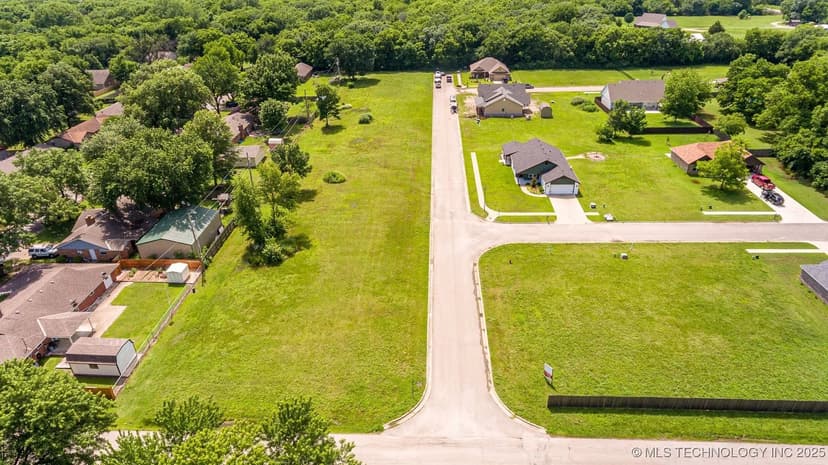 Property from 414 W 7th Street - KW