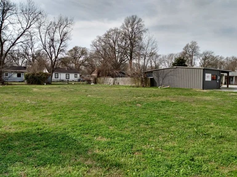 0.27 Acres in Sunflower County at 417 HWY 82 West in Indianola, MS