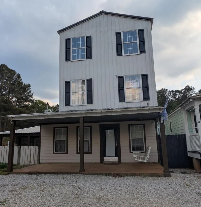 Fair Cabin in Neshoba County at 10186 County Road 414 in Philadelphia, MS