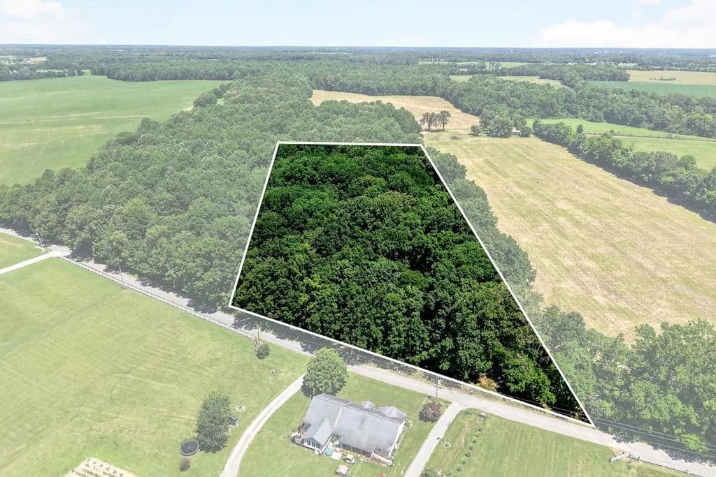1.73 Acres of Land for Sale in Smithville, Tennessee - land for sale