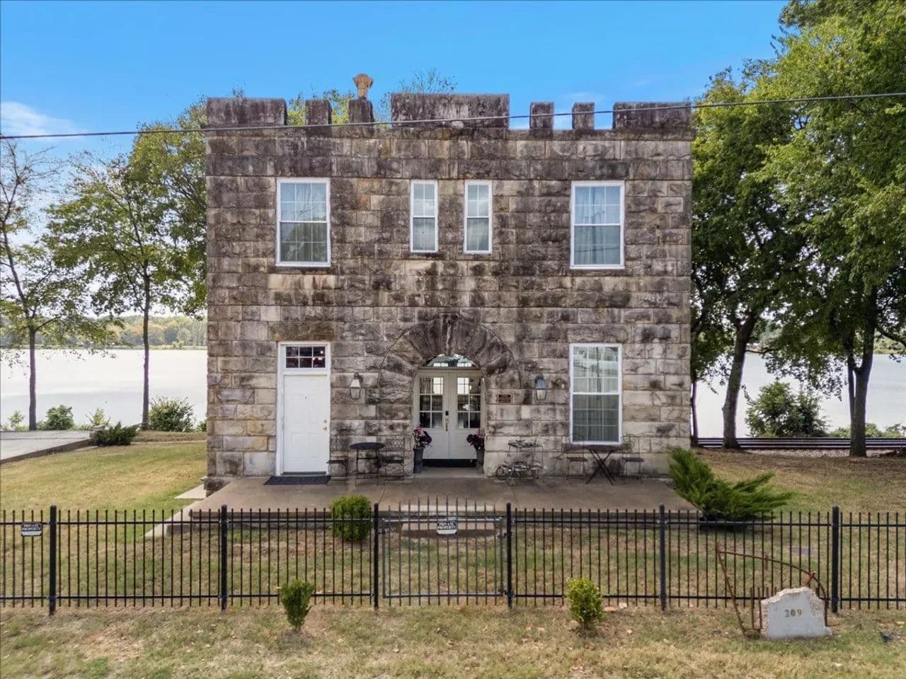 Historic Jailhouse Airbnb in Downtown Ozark - Ozark, Arkansas, 72949