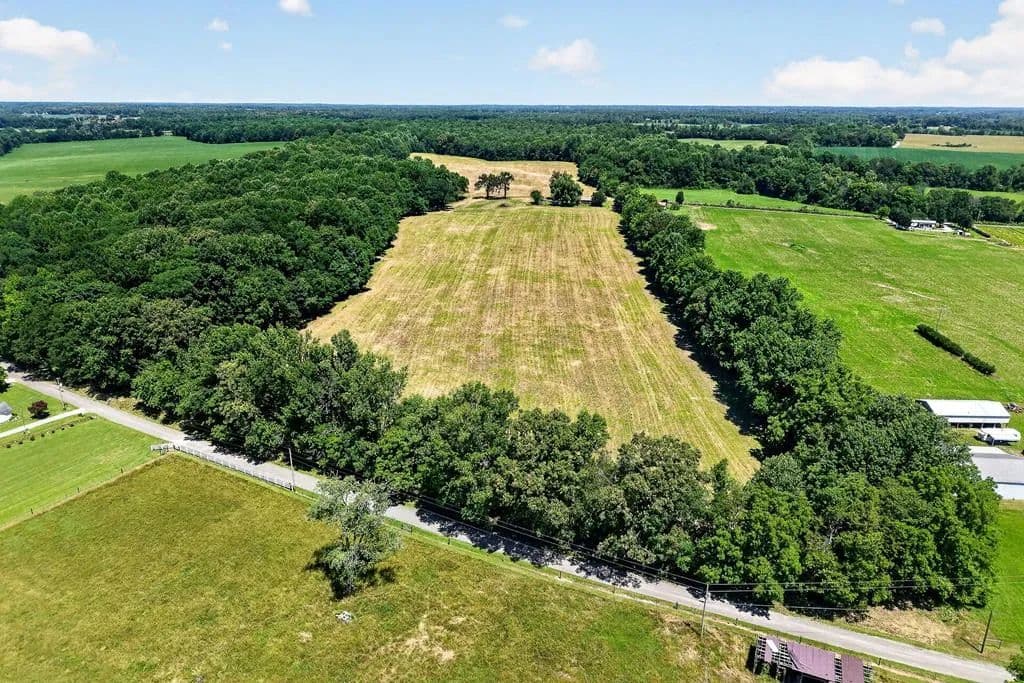 1.19 Acres of Land for Sale in Smithville, Tennessee - land for sale
