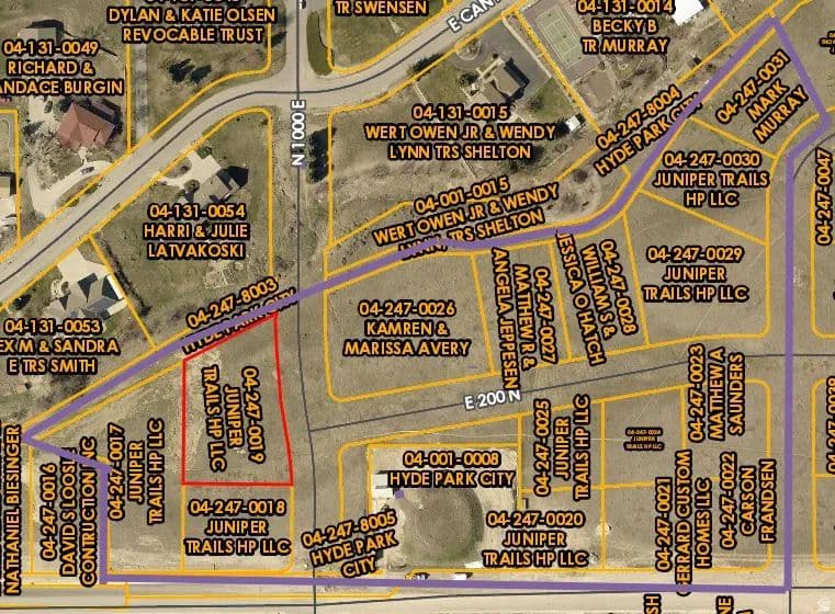 Land -Single Family Acreage in Hyde Park