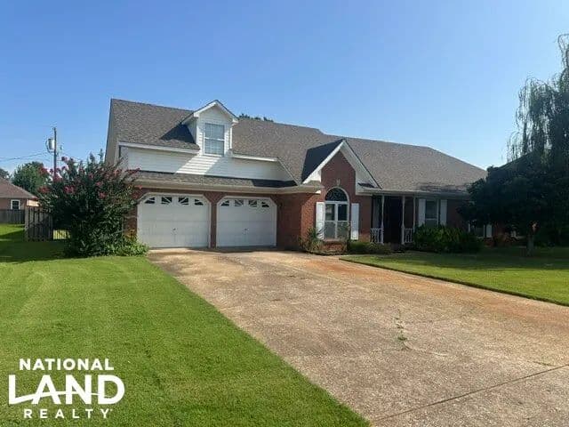 Jackson Heights Home - Muscle Shoals, Alabama, 35661