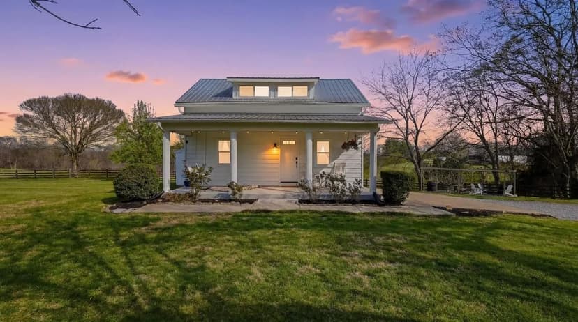 Beautiful Farm House on 4 acres just 20 minutes from Downtown Nashville.