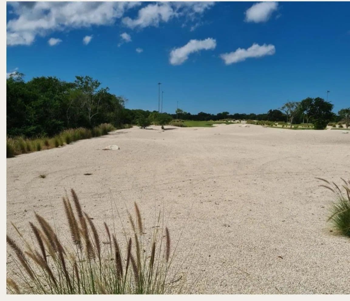Terreno en venta en Provincia, Club de Golf Mérida! - Mexico