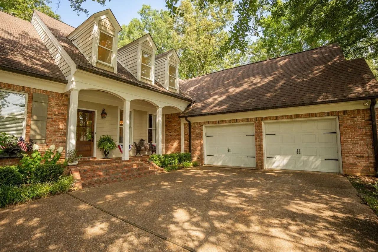 Stunning Old Waverly Golf Course Home - West Point, Mississippi, 39773