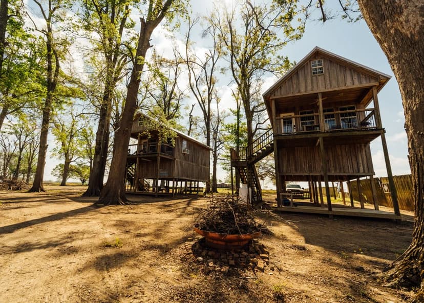 Two Lakefront Cabins on 1.75 in Acres in Humphreys County, MS 
