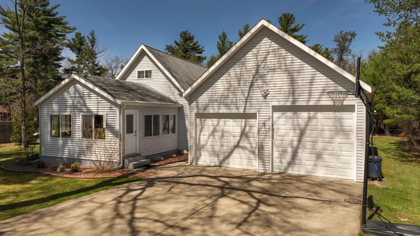 Modern Lake Retreat Minutes from Castle Rock Lake