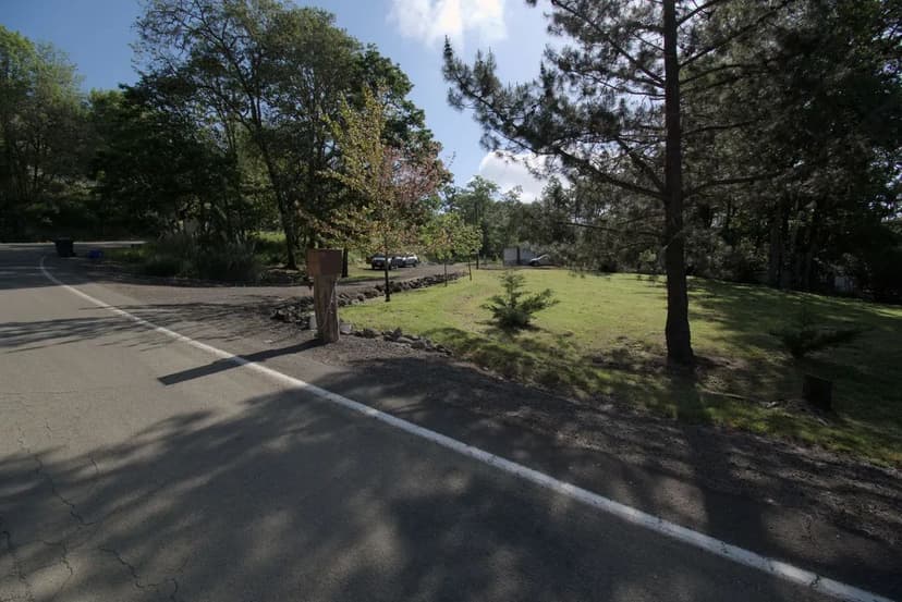 513 Greenhill Rd - Park like all utilities Raw land