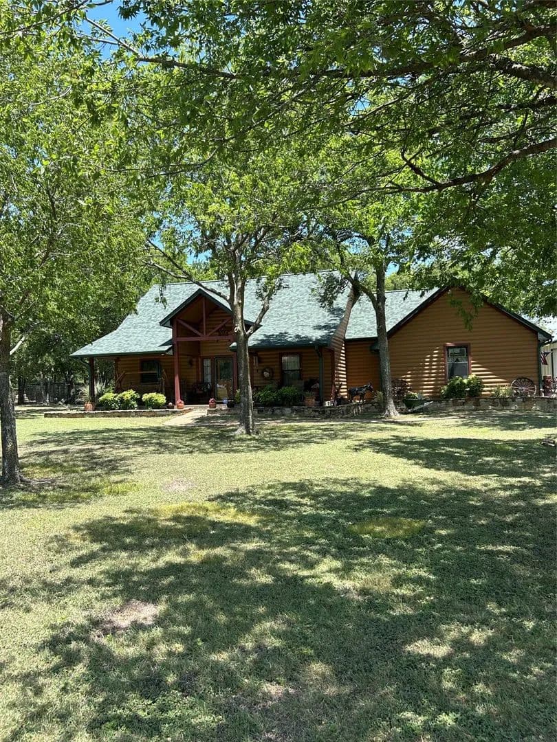 8.25 Acres of Land for Sale in Ennis, TX - Ennis, Texas, 75119