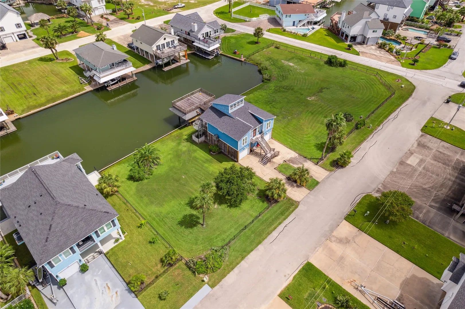 0.14 Acres of Land for Sale in Tiki Island, Texas - land for sale