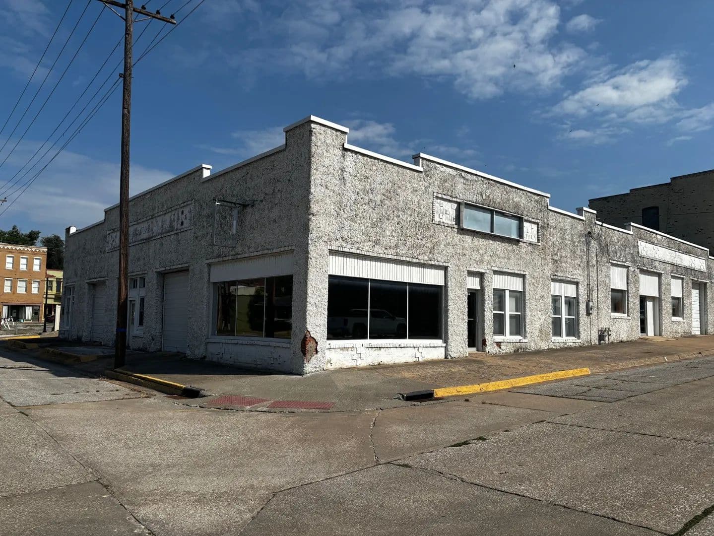 Versatile Multi-Unit Commercial Property with Exceptional Income Potential - Louisiana, Missouri, 63353
