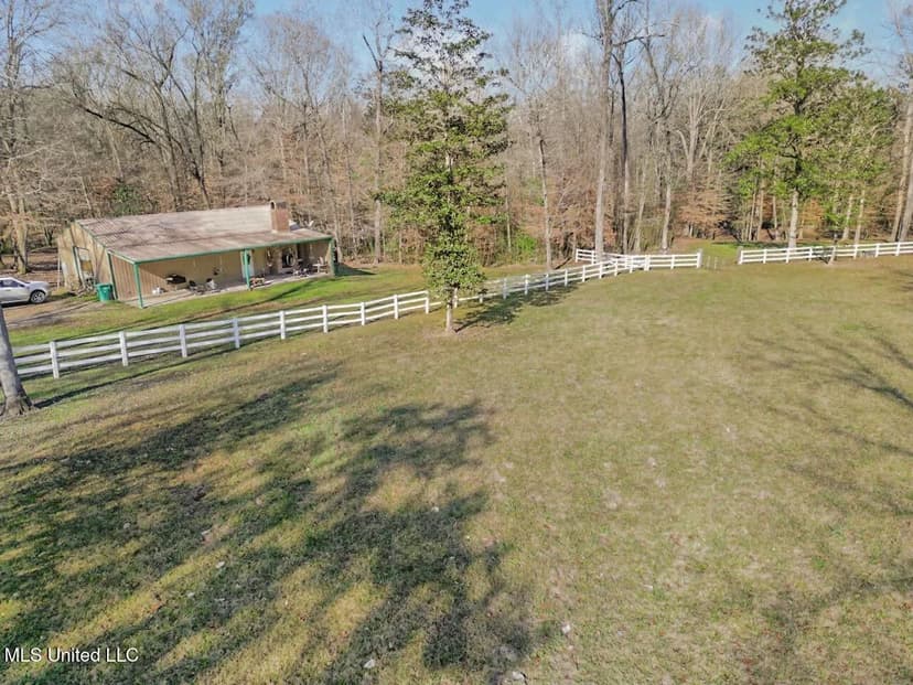 13645 LA Hwy 10, St. Francisville, LA Home on 19± Acres