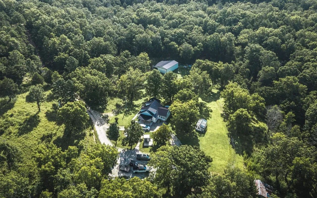 Spring Rock Farmhouse - Norwood, Missouri, 65717