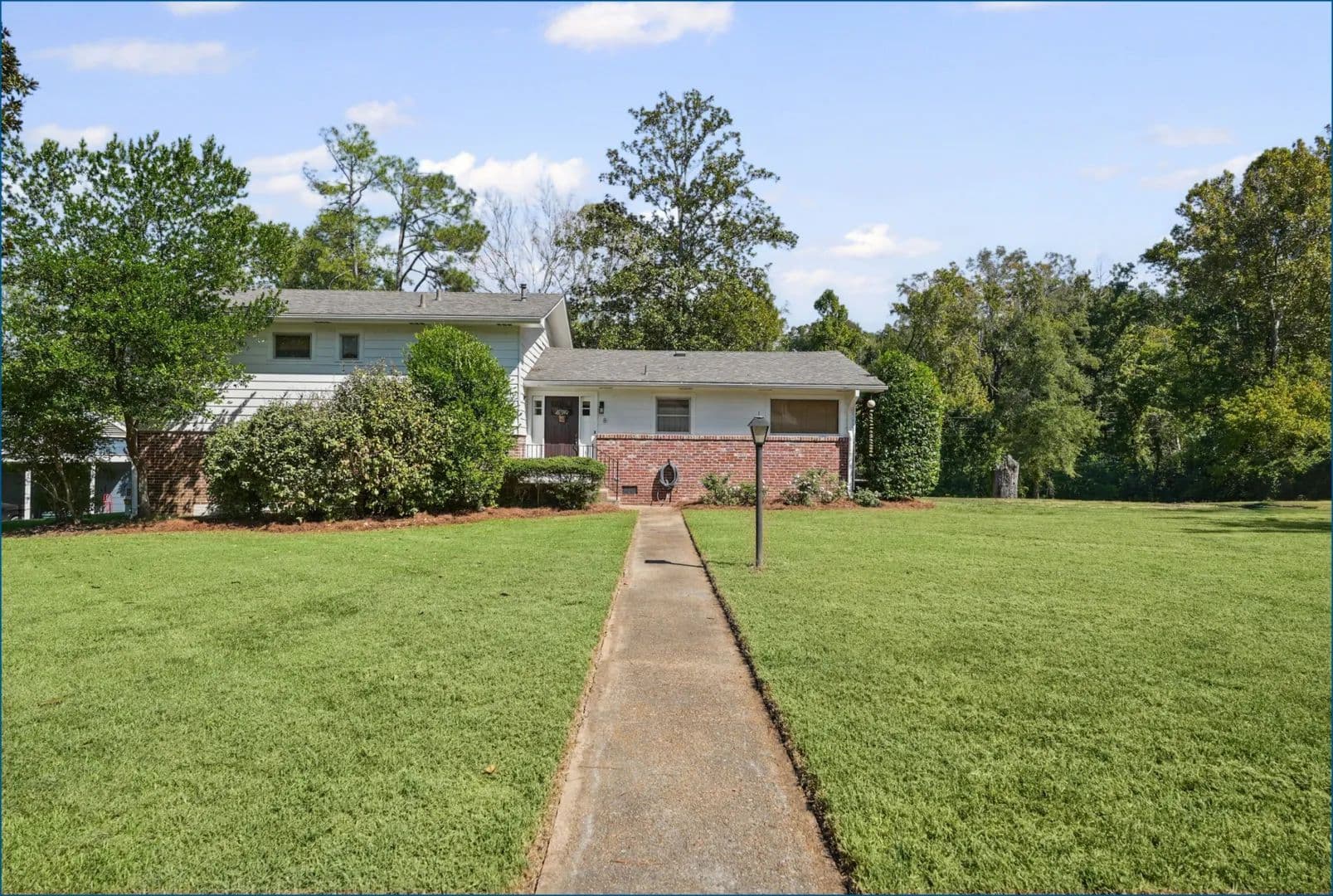 Home in Yazoo County at 8 Woodlawn Drive in Yazoo City, MS - Yazoo City, Mississippi, 39194