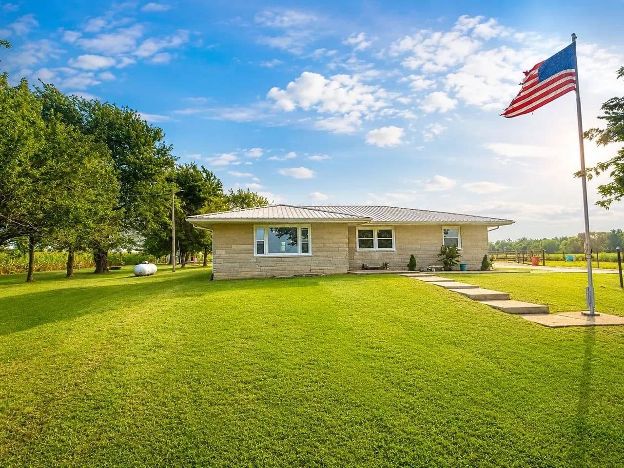 Rural Living in Macon, IL - Macon, Illinois, 62544