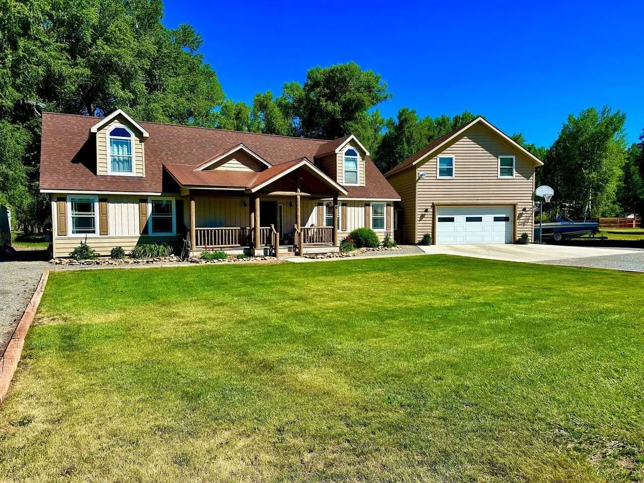 Golf Course Living, Modern Updates & 529 SF Bonus Room in Desirable Dos Rios Subdivision - Gunnison, Colorado, 81230