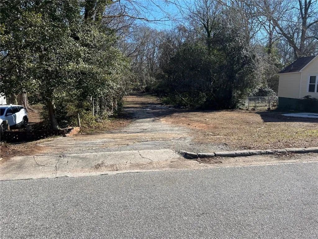 Vacant Land in Newnan - Newnan, Georgia, 30263