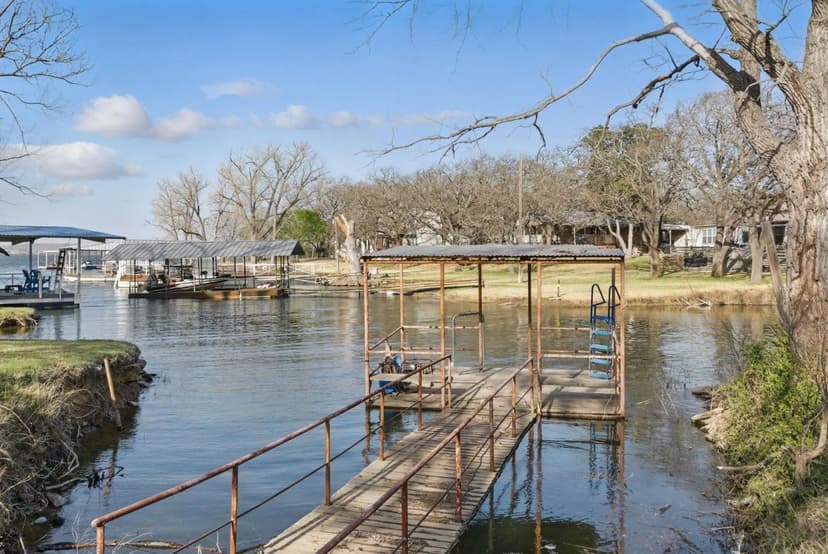 Lakefront on Lake Leon!  215 CR 564 Eastland, TX 76448