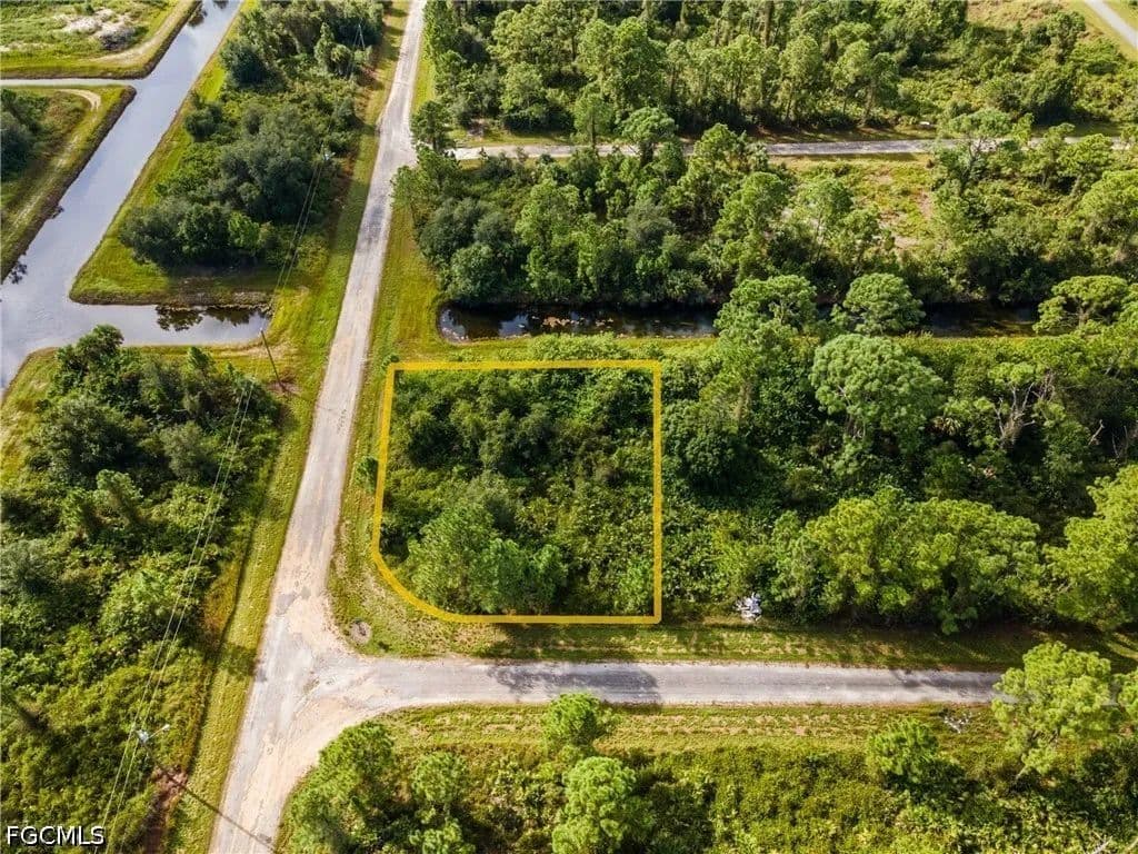 0.3 Acres of Land for Sale in Lehigh Acres, Florida - Lehigh Acres, Florida, 33974