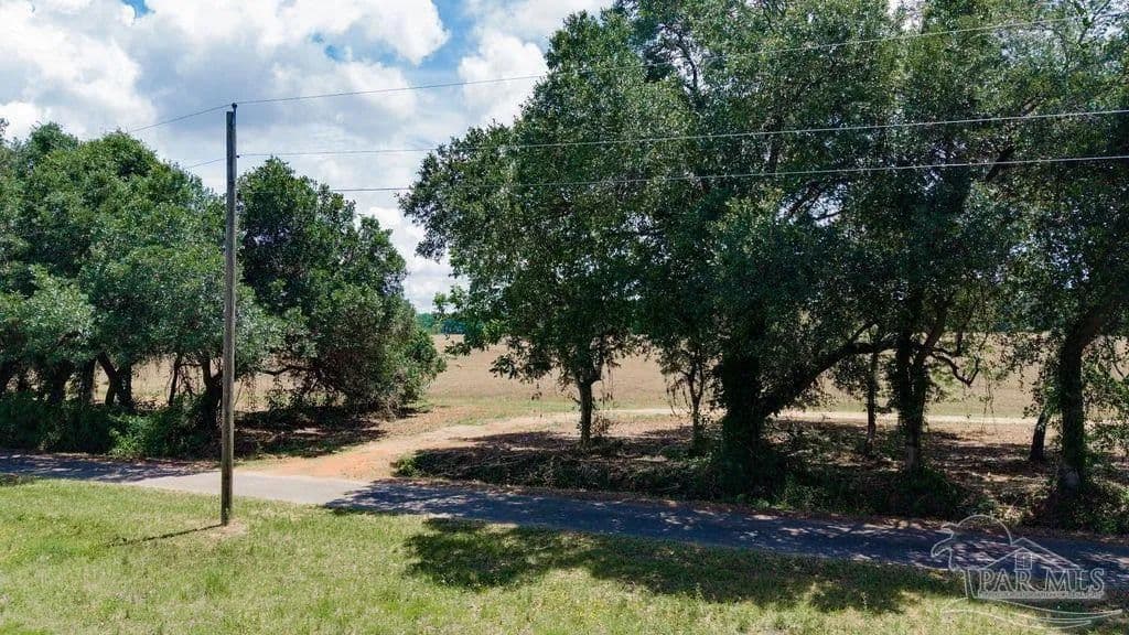 Property from 14 Three Oaks Ln - KW - Pace, Florida, 32571