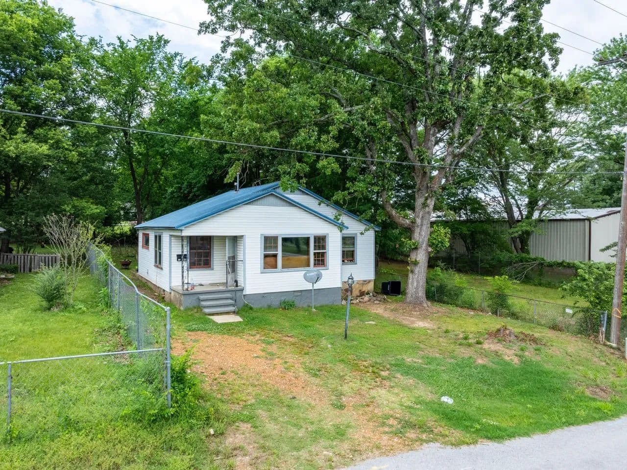 Charming 2-bedroom at 1525 Grays Avenue in the heart of Batesville, AR - Batesville, Arkansas, 72501