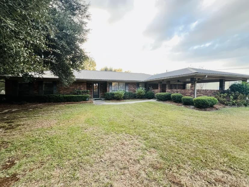 Home for Sale in Chatham, LA | House with Acreage and Shop 