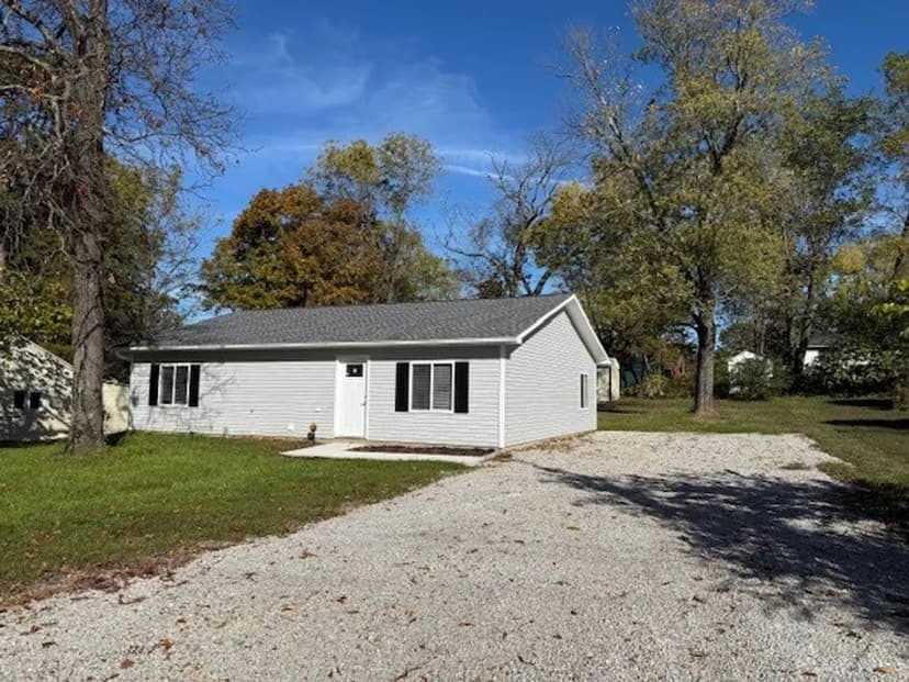 New Construction 2 Bed 2 Bath, Titled Showers, Plant Flooring