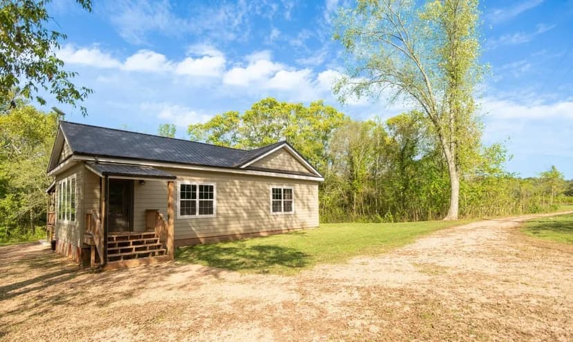 Stunning, Custom-Built 3-Bed Home in Patterson, MO