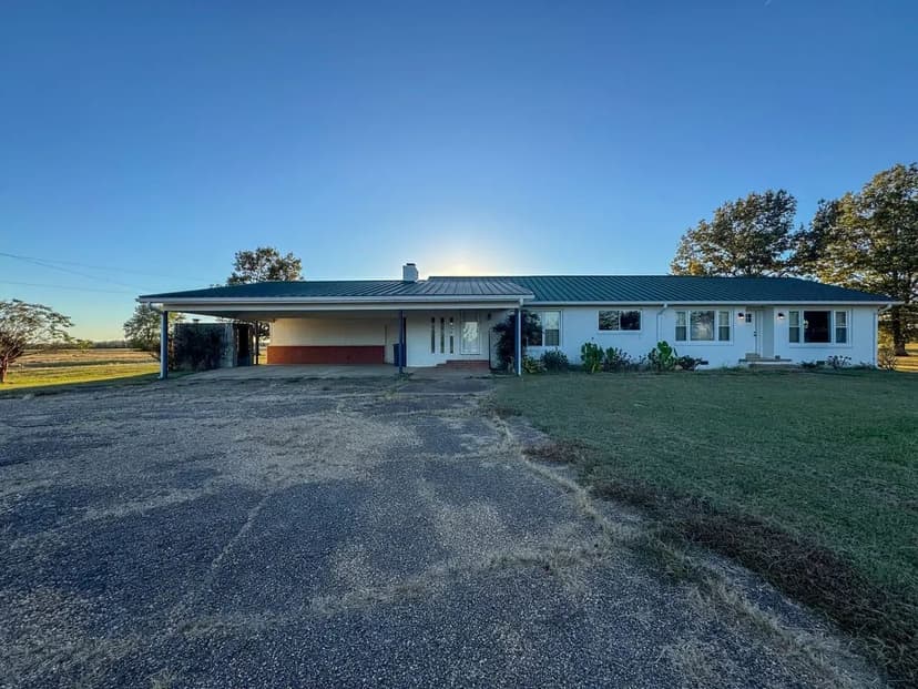 Chickasaw County Home For Sale