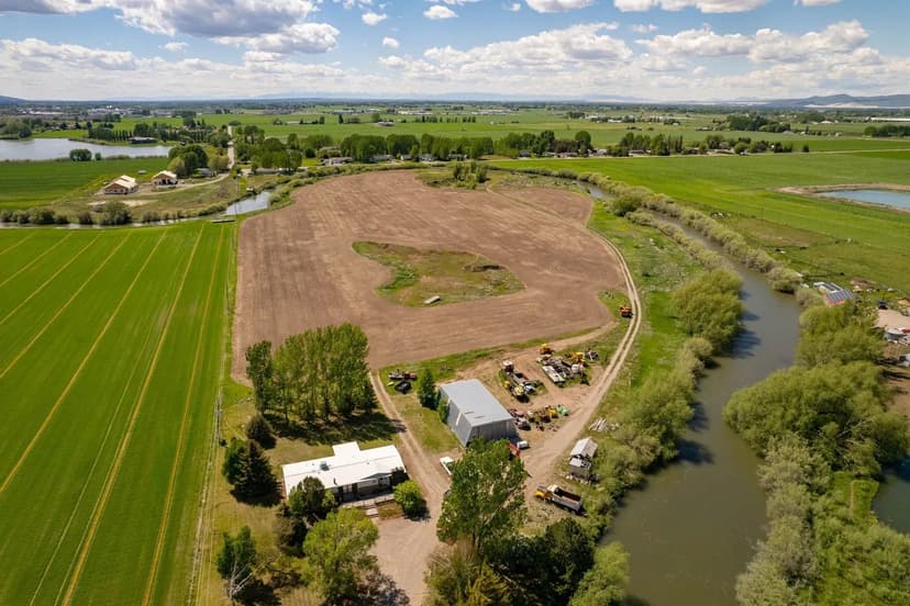 Big Branch Farm – Breeder Houses and Pasture in Pine Knot, Kentucky