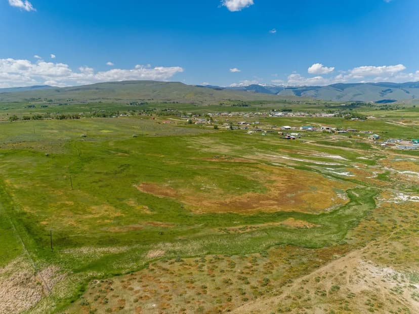 White Plains Rd Mini Farm- 21 +/- ac