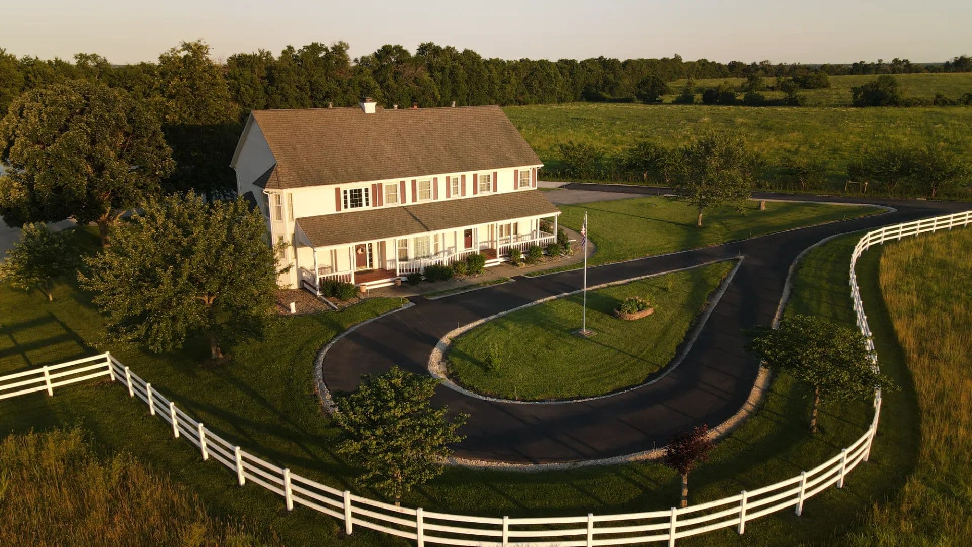 Luxury Country Home & Horse Property in Cleveland, Missouri for Sale - Cleveland, Missouri, 64734