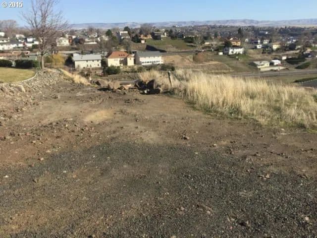 Land -Single Family Acreage in Pendleton - Pendleton, Oregon, 97801