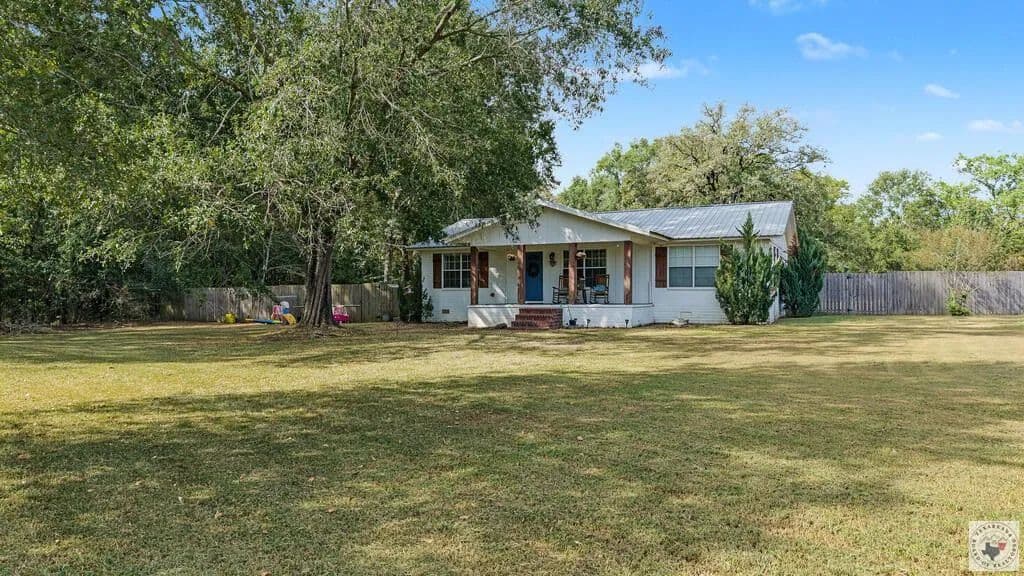 Peaceful 2-Bedroom Country Home in Maud, TX for Sale - land for sale