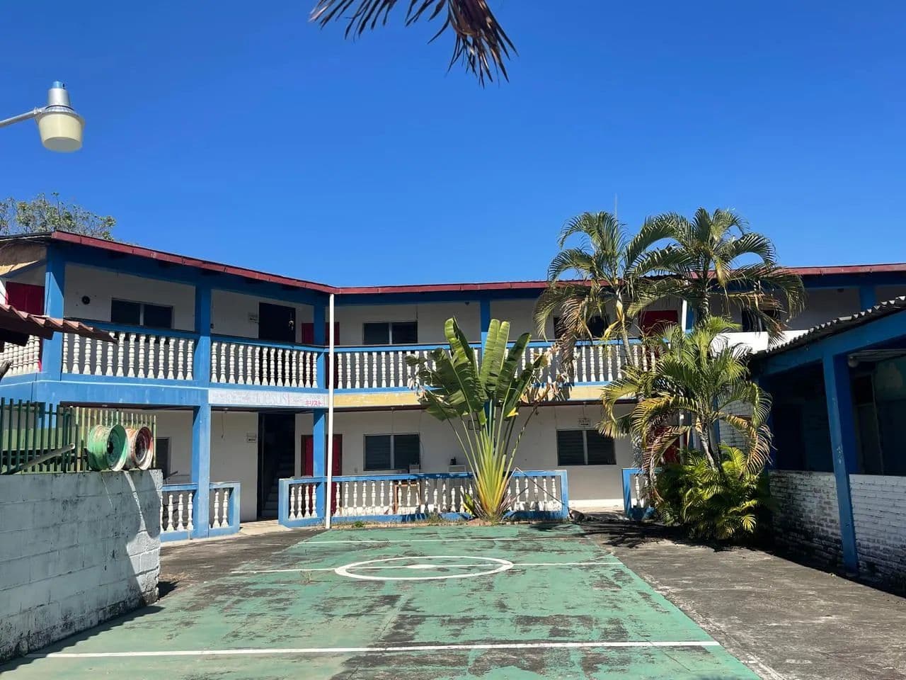 Antiguo hotel listo para que le dé nueva vida - land for sale