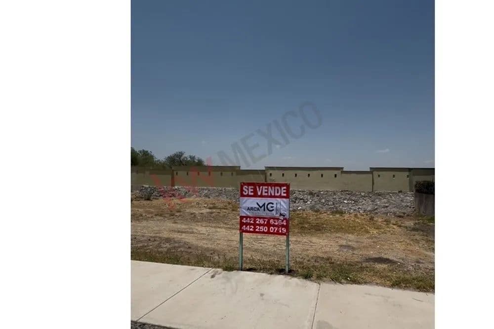 VENTA DE TERRENO HABITACIONAL EN EL FRACCIONAMIENTO BALVANERA POLO & COUNTRY CLUB. - land for sale