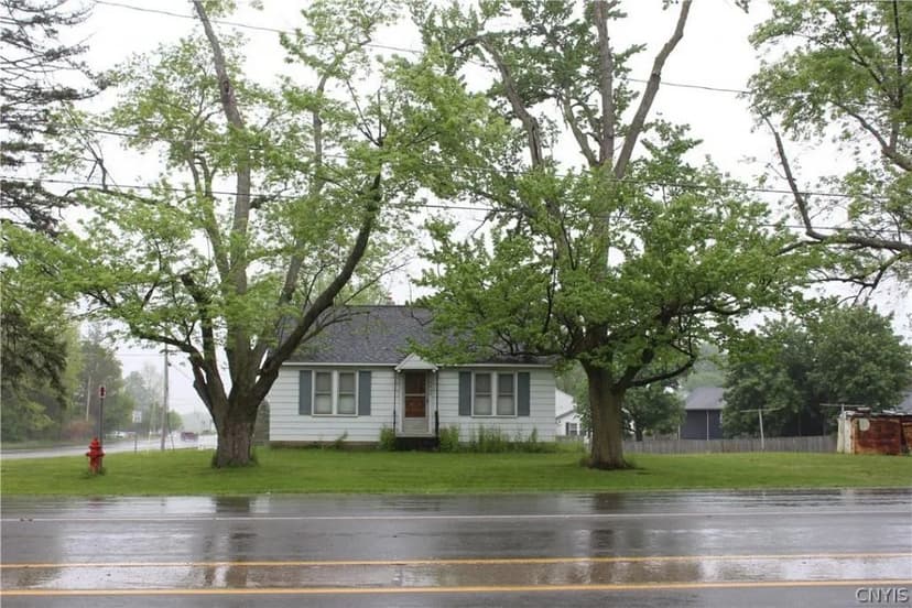 Land -Single Family Acreage in Liverpool