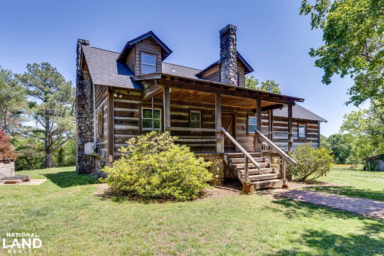 Dacusville Log Home - Easley, South Carolina, 29640