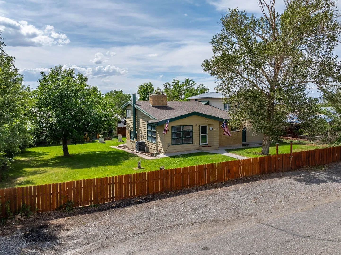 617 California Street - Shoshoni, Wyoming, 82649